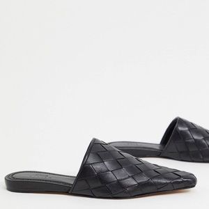 Luxury premium leather woven mules in black